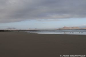 der Strand bei Famara am Morgen