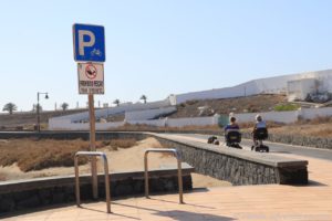 Fahrradparkplätze und typische Verkehrsmittel